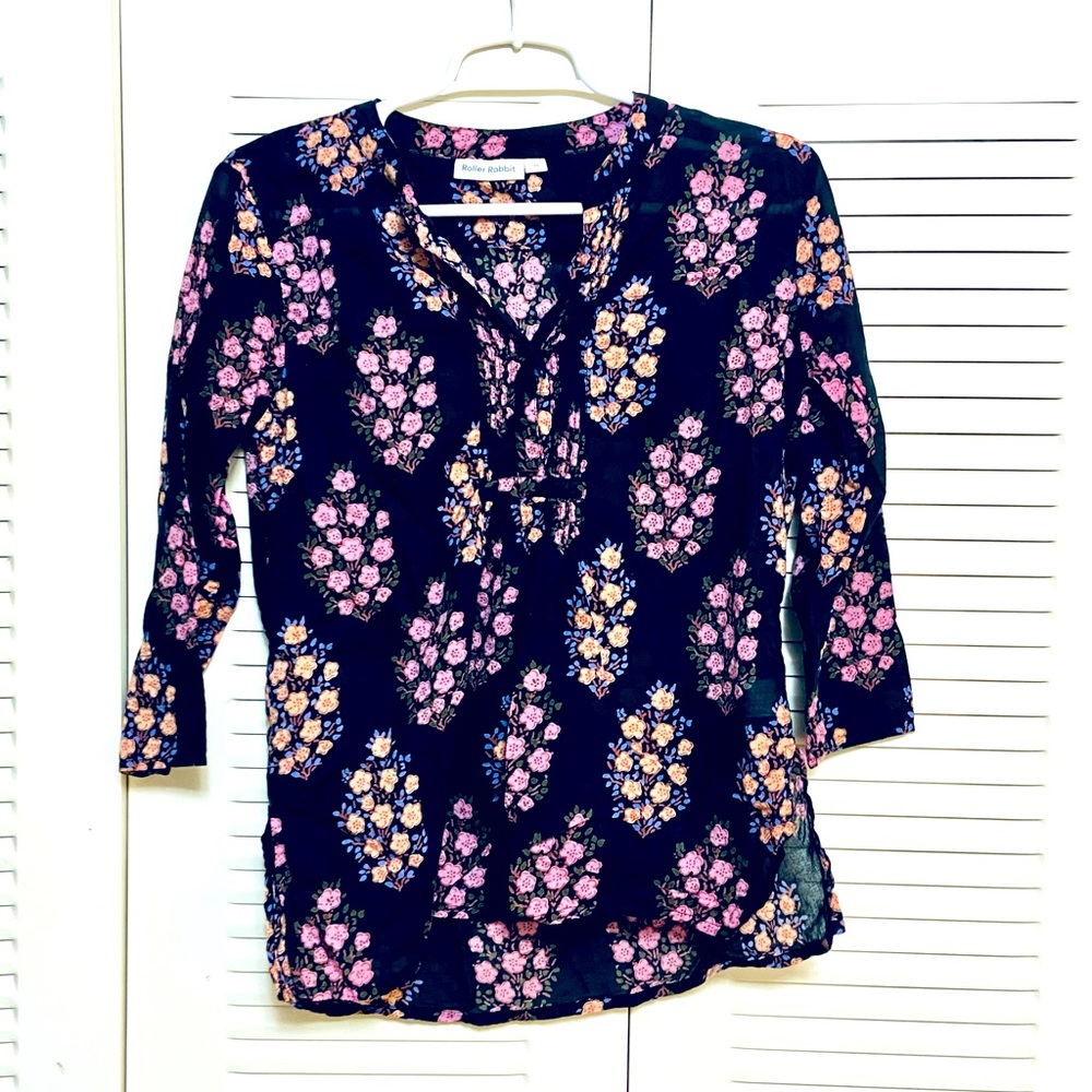 Roller Rabbit 100% cotton 3/4 length V-neck floral in good condition!